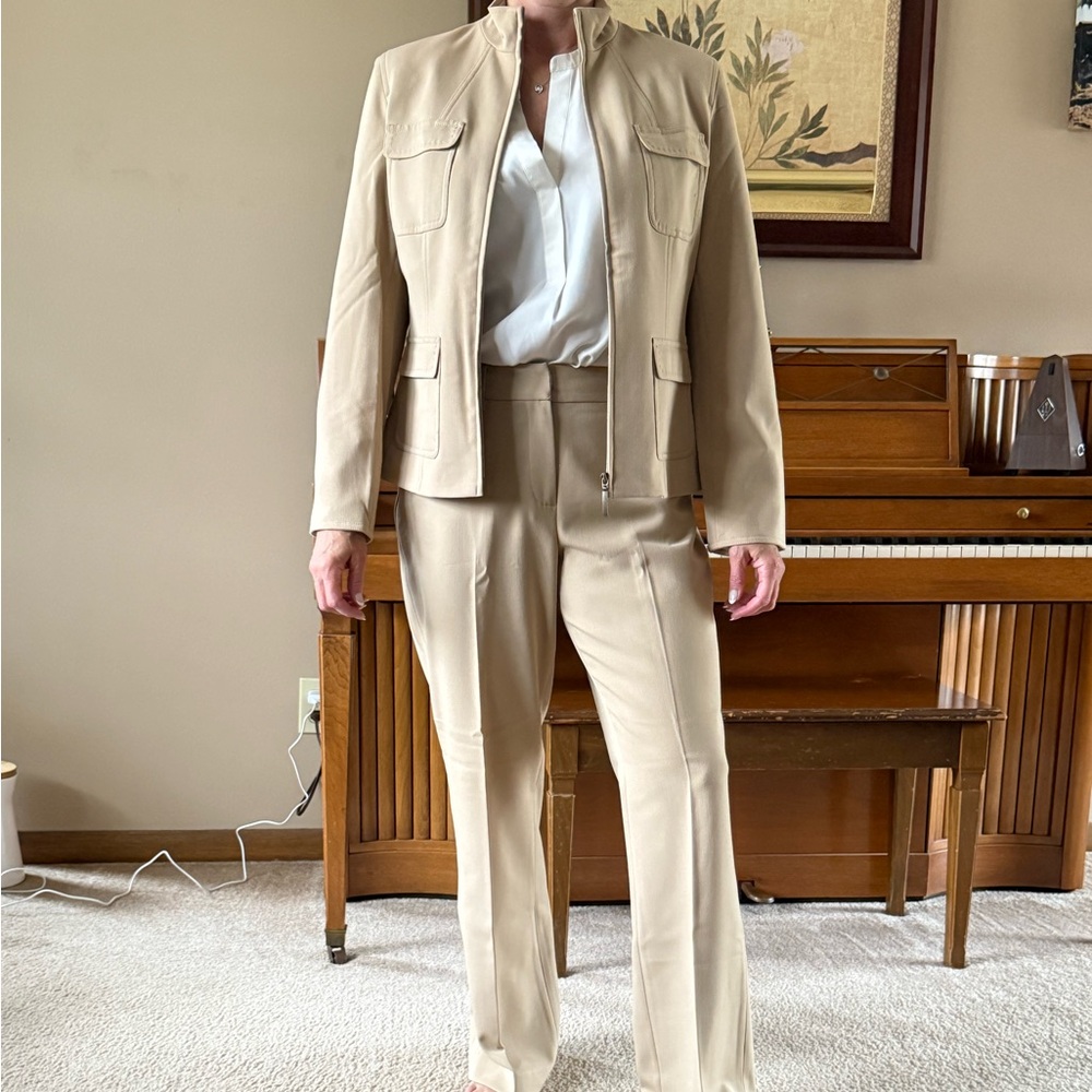 Pants suit